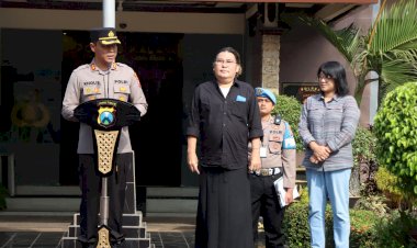Polres-Malang-Berikan-Apresiasi-dan-Penghargaan-kepada-Sutradara-Film-‘Message-of-Kanjuruhan’